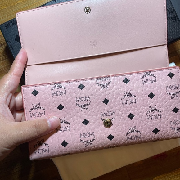MCM Black and Pink Wallet - Picture 4 of 15